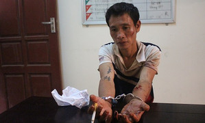 Hành trình truy bắt kẻ dí dao vào cổ con tin, náo loạn làng quê Nghệ An