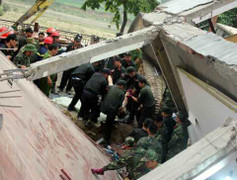 Ảnh: Hiện trường nhà 5 tầng đổ sập, cả gia đình bị vùi lấp