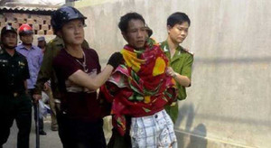 Chân dung kẻ dí dao vào cổ con tin, gây náo loạn làng quê Nghệ An