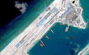 Mỹ phản đối Trung Quốc hạ cánh máy bay quân sự trên đá Chữ Thập