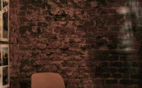 'Bóng ma' ghê rợn quẩn quanh ngôi nhà 600 tuổi