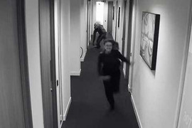 Kinh hoàng quái vật xuất hiện ở công viên