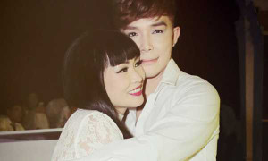 Nathan Lee ôm Phương Thanh tình cảm trong hậu trường