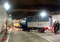 Làm vệ sinh trong hầm Thủ Thiêm, 5 công nhân bị xe tông thương vong
