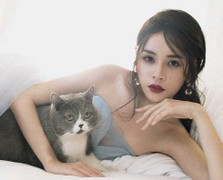 Chi Pu thuê phòng trong khách sạn 5 sao, chụp ảnh 'lột xác' trưởng thành