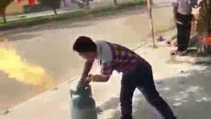 Cách xử trí khi bình gas bị xì, bốc cháy dễ dàng và thú vị không ngờ
