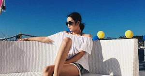 Tăng Thanh Hà xinh đẹp rạng rỡ về quê chồng du lịch