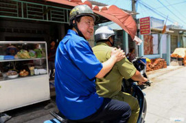 Bí thư Thăng ngồi xe máy thăm xã đảo duy nhất của TP.HCM