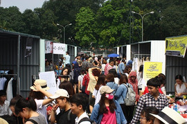 Phạt 25 triệu đồng, giải tán hội chợ container 'khủng' tại Hà Nội