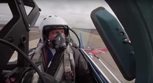 Nhập vai phi công chiến cơ Su-27 của Nga qua video 360 độ trong buồng lái