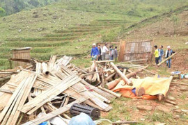 Cuồng phong quét qua bản, 1 người chết khi đang ngủ