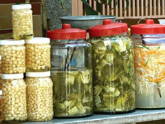 Bị ung thư trực tràng vì ăn dưa muối, cà muối