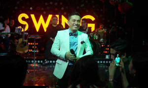 Lam Trường gây 'bão' khi ngẫu hứng hát 'Sau tất cả'