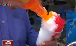 Tận mục cảnh chế nước ngọt giá rẻ siêu bẩn cho học sinh, sinh viên