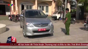 Clip: Táo tợn gắn biển số quân sự giả để chuyển hàng lậu