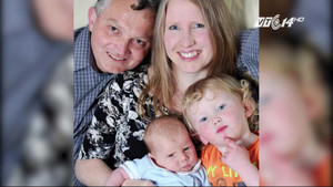 Kỳ lạ anh em sinh đôi sinh cách nhau 2 năm