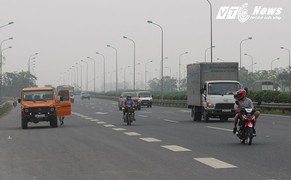 Hãi hùng những người 'tâm thần trốn viện' ngày ngày lao ra đại lộ Thăng Long