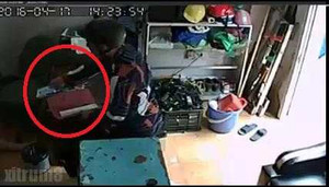 Clip: ‘Cao thủ' trộm iPhone trong 30 giây ngay trước mắt nạn nhân