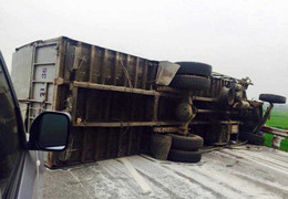 Lật xe tải, cao tốc Pháp Vân ùn tắc hơn 10 km