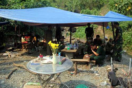 Vụ 4 phu vàng chết ngạt: Vợ sếp công an đào vàng trái phép vì tin thầy bói