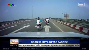 Đoàn xe máy táo tợn chống hiệu lệnh của cảnh sát, nối đuôi phóng điên cuồng trên cao tốc