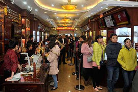 Thị trường vàng ‘đóng băng’ ngày hè