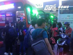 Khách du lịch đổ xô về TP.HCM, nhiều tuyến đường tê liệt