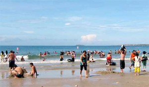 Rầm rộ vé máy bay giá rẻ và tour siêu giảm giá