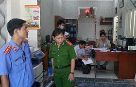 Hai cha con chết bất thường trong công ty