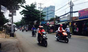 Mâu thuẫn trên đường đi, một nam thanh niên bị đâm chết