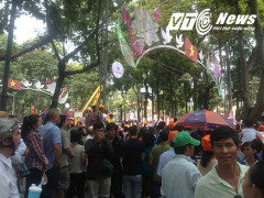 Khách du lịch đổ xô về Sài Gòn, nhiều điểm du lịch chật cứng