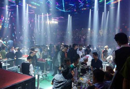 Đột kích quán bar lúc rạng sáng, 300 dân chơi Sài Gòn nhốn nháo