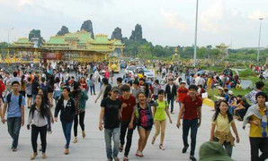 Các điểm du lịch lớn tại TP.HCM 'cháy vé' dịp lễ 30/4