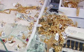 Thôi miên, lừa đảo tiệm vàng chiếm đoạt hàng chục tỷ đồng trong nháy mắt