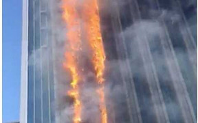 Kinh hoàng cảnh tượng tòa nhà chọc trời rừng rực cháy ở Trung Quốc