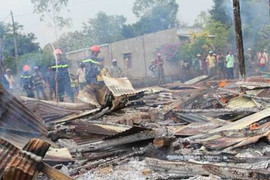 Chập dây điện cháy rụi nhà gỗ, 4 đứa trẻ thoát chết trong gang tấc