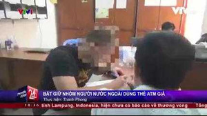 Clip: Bắt 2 người nước ngoài dùng camera siêu nhỏ đánh cắp thông tin thẻ ATM