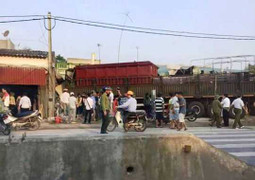 Đang nấu ăn trong nhà, một phụ nữ bị xe đâm chết thảm