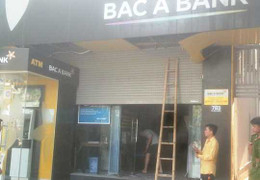 Bảo vệ ngân hàng Bắc Á bị cửa cuốn kẹp chết