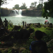 Tìm thấy thi thể nam thanh niên bị nước cuốn khi chụp hình trên đỉnh thác