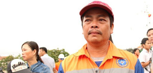 Tàu chở 34 ngư dân bị 'tàu lạ' đâm: Thất thần nhìn con tàu chìm cùng hàng tấn tôm cá