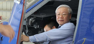 Ảnh: Tổng Bí thư thăm tàu hộ vệ Lý Thái Tổ và tàu ngầm Kilo