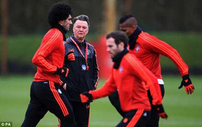 Van Gaal ra lệnh quái dị chống gián điệp do thám MU