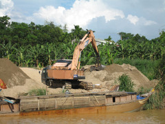 Khởi tố 5 cán bộ phá chòi canh đầm tôm của người tố cáo 'cát tặc'