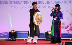 Thầy giáo Nhật hát quan họ Bắc Ninh trong buổi lễ trọng đại