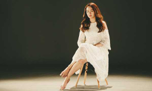 Minh Hằng đẹp đến nao lòng, thể hiện nội tâm dằn vặt