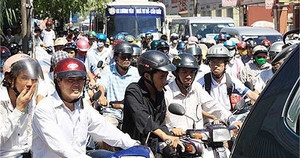 Nắng nóng khủng khiếp trên cả nước, sắp có mưa rào và giông