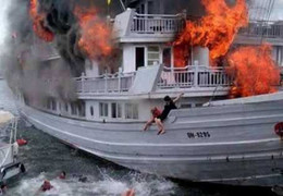 Quảng Ninh mất kiên nhẫn vì... tàu vỏ gỗ trên vịnh Hạ Long