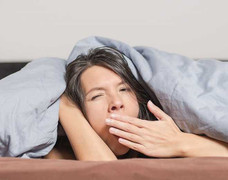 Bạn sẽ nhanh già nếu mắc 5 thói quen này