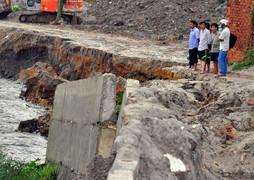 Bờ kè tiền tỷ vừa nghiệm thu đã đổ sập: Công an vào cuộc điều tra